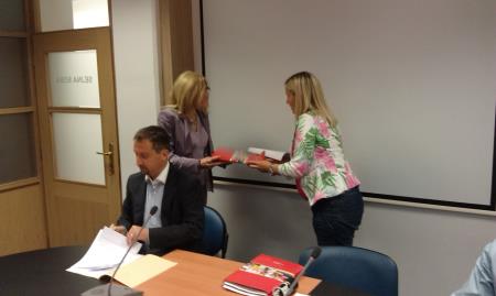 V bližini šole in vrtca nameščen prikazovalnik hitrosti 2